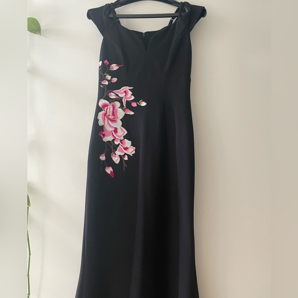 le chateau gown - Picture 1 of 4